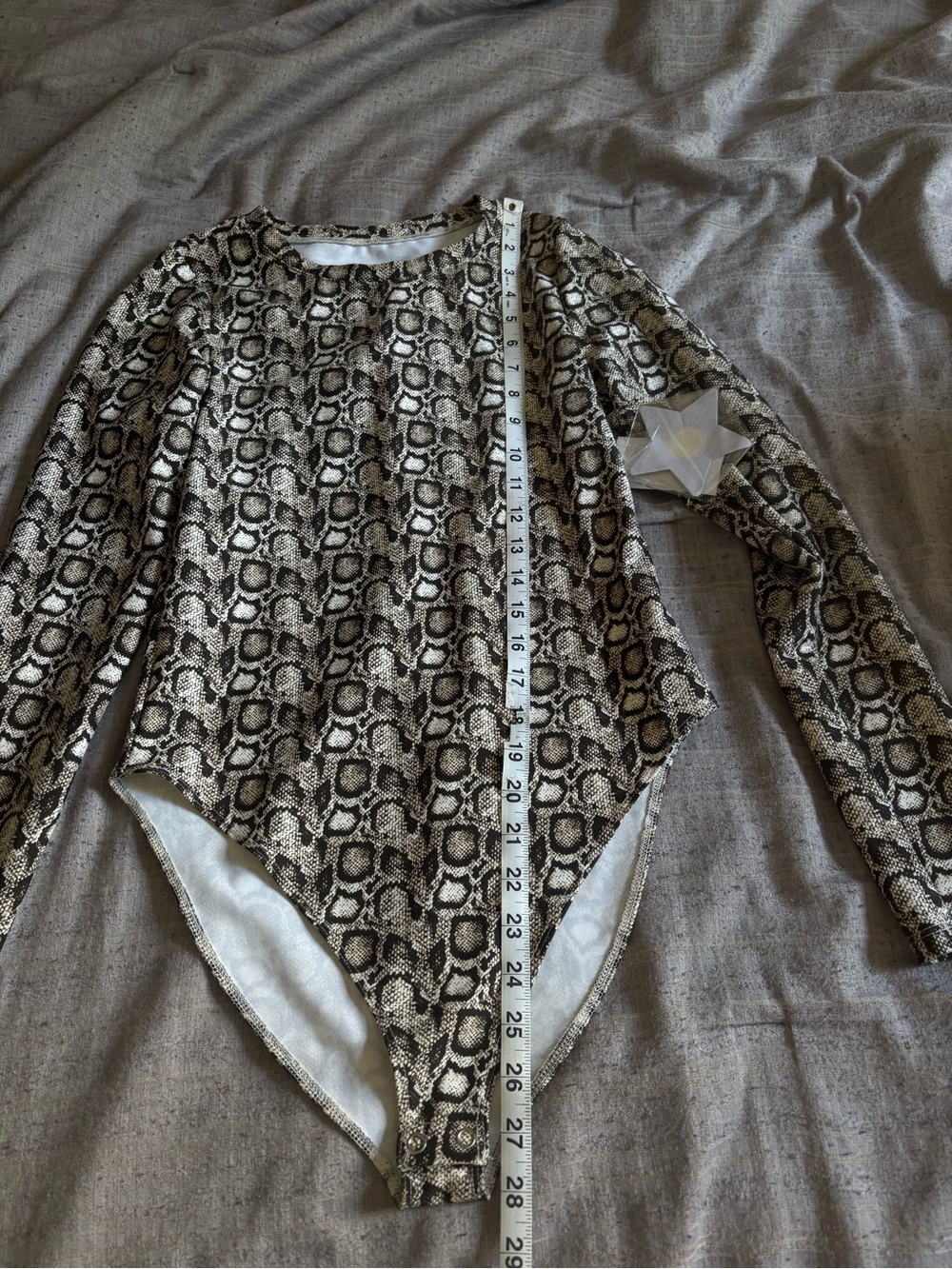 NWT Good American Snakeskin Print Crew Neck Bodysuit Size 3 Large - Picture 11 of 13